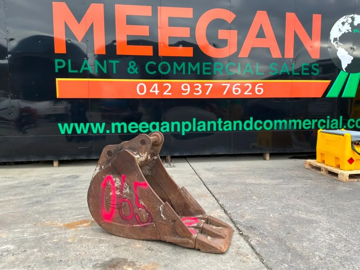 24" STRICKLAND BUCKET.......65mm PINS........065. - Image 1