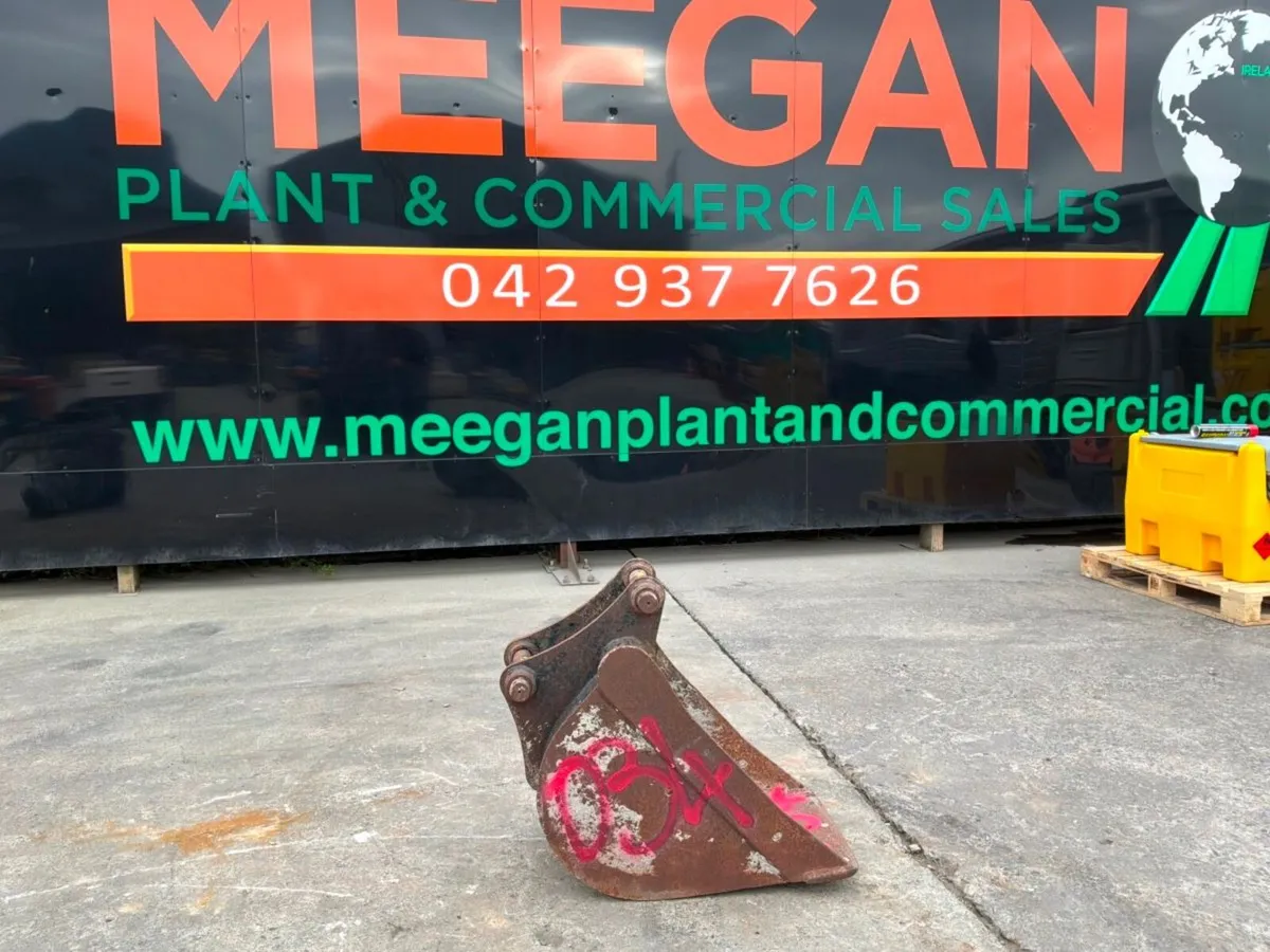 18 JCB 3CX DIGGING BUCKET45mm PINS..034. - Image 1