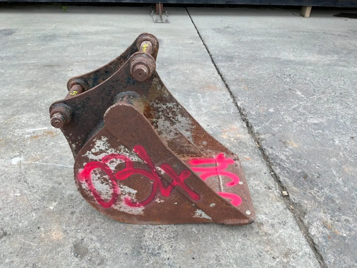 18 JCB 3CX DIGGING BUCKET45mm PINS..034. - Image 4