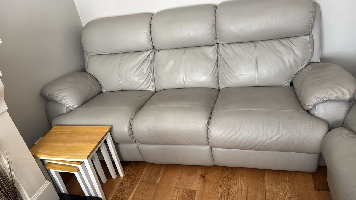 Leather sofa recliner - Image 1