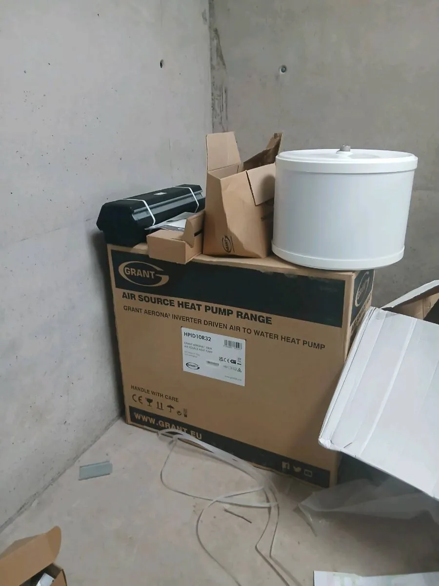 Grant aerona 10kw heat pump. - Image 1