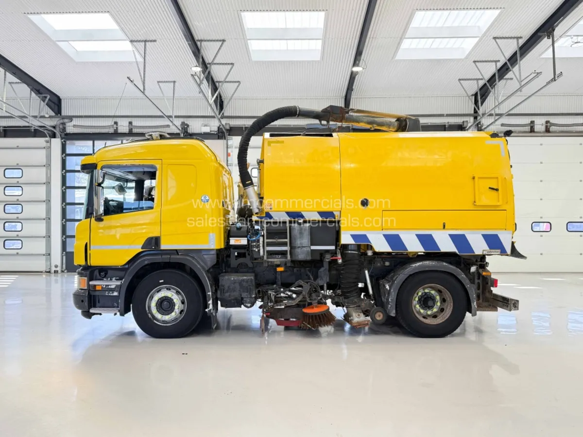 2015 SCANIA P250 ROAD SWEEPER - Image 4