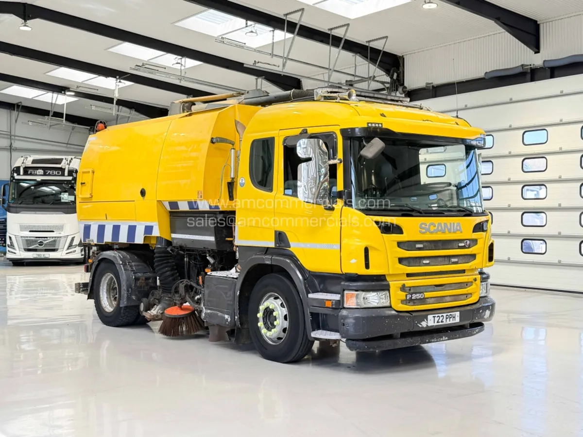 2015 SCANIA P250 ROAD SWEEPER - Image 1