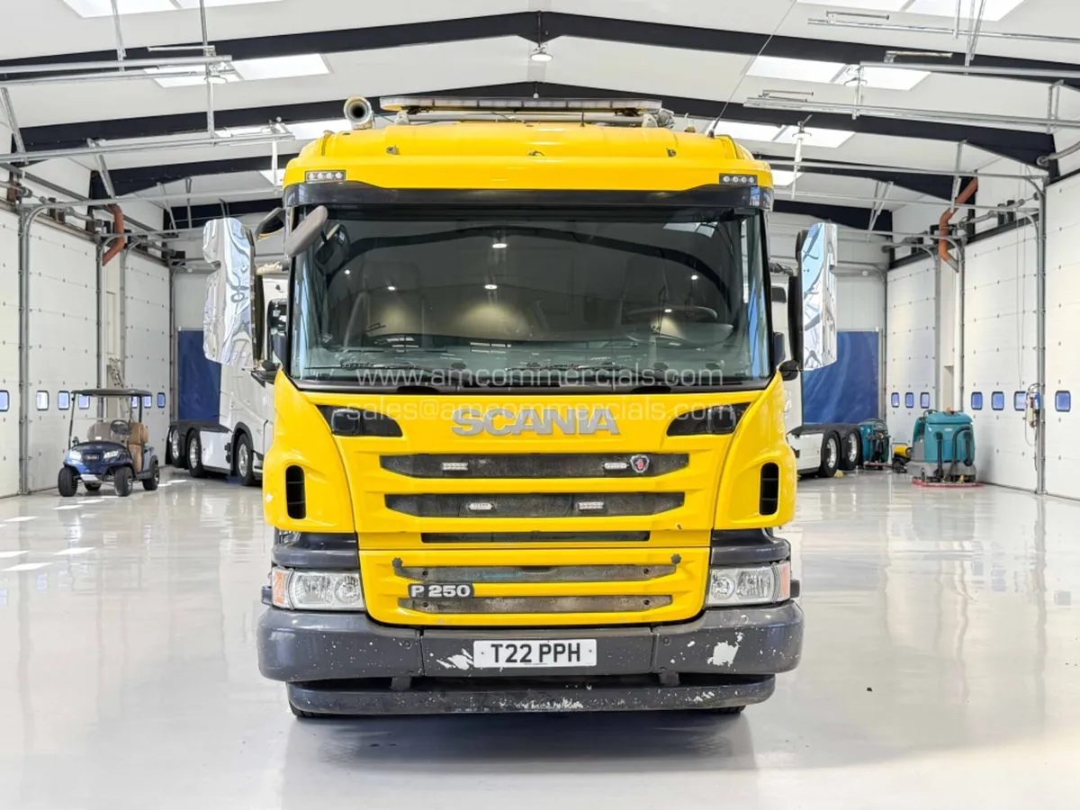 2015 SCANIA P250 ROAD SWEEPER - Image 2