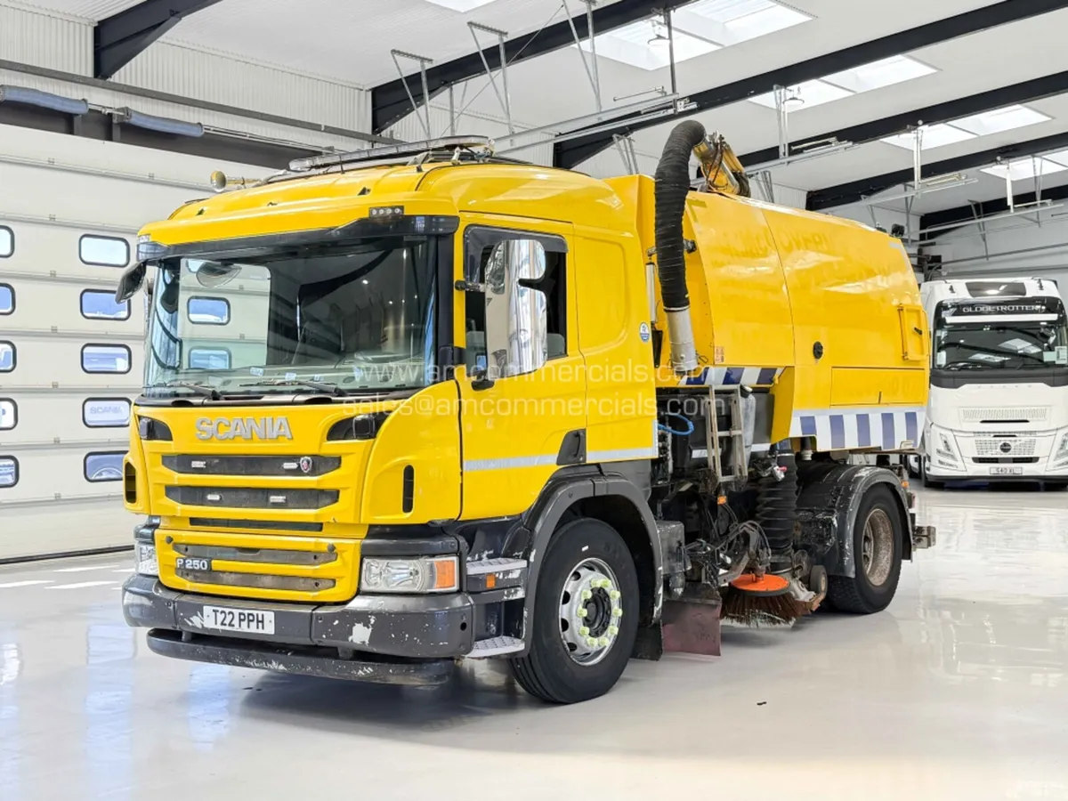 2015 SCANIA P250 ROAD SWEEPER - Image 3
