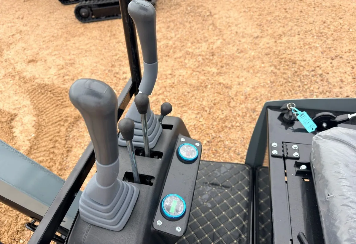 NEW 1.3 TON DIESEL MINI DIGGER - Image 2