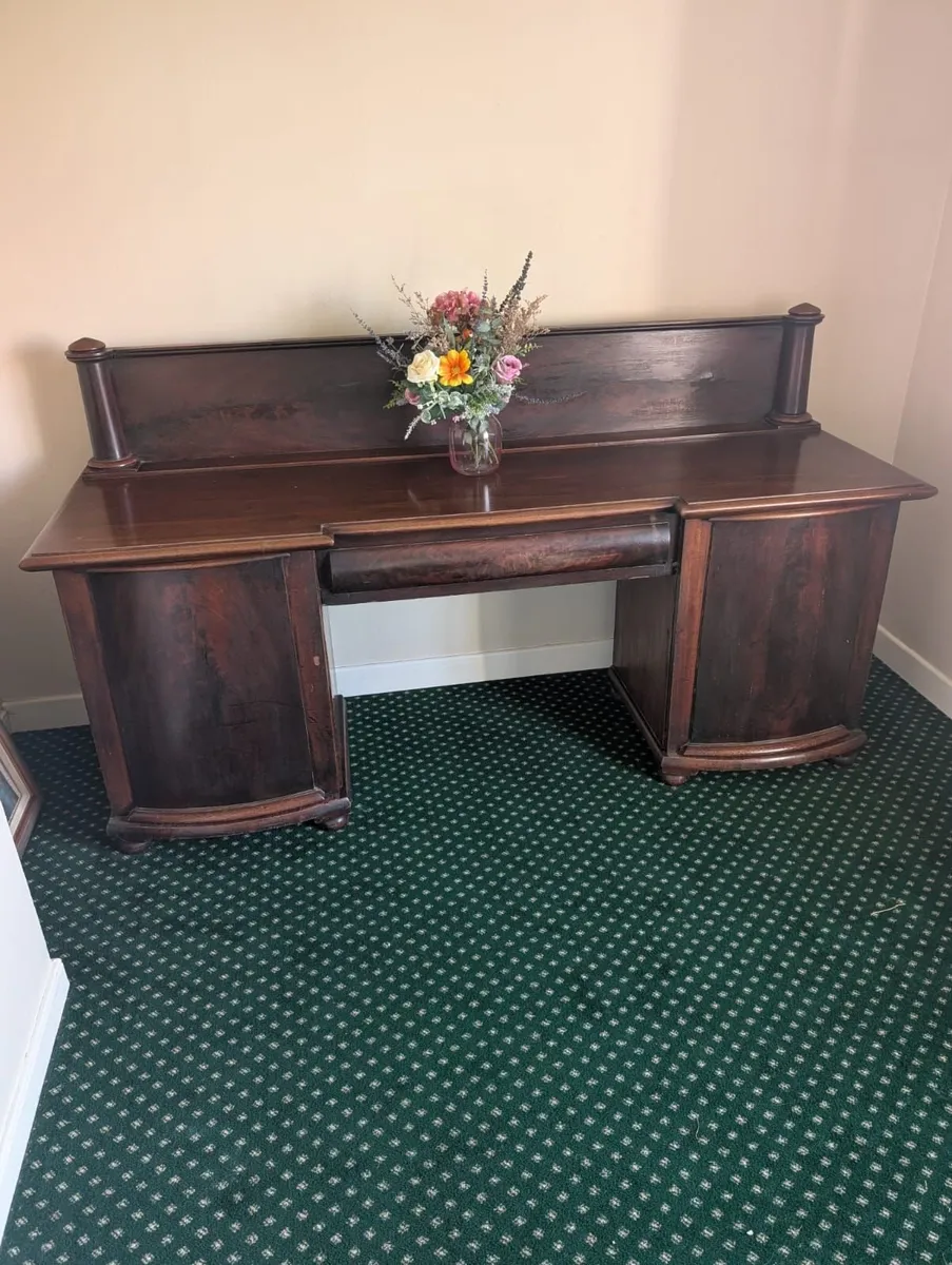 Mahogany Pedestal Table - Image 1