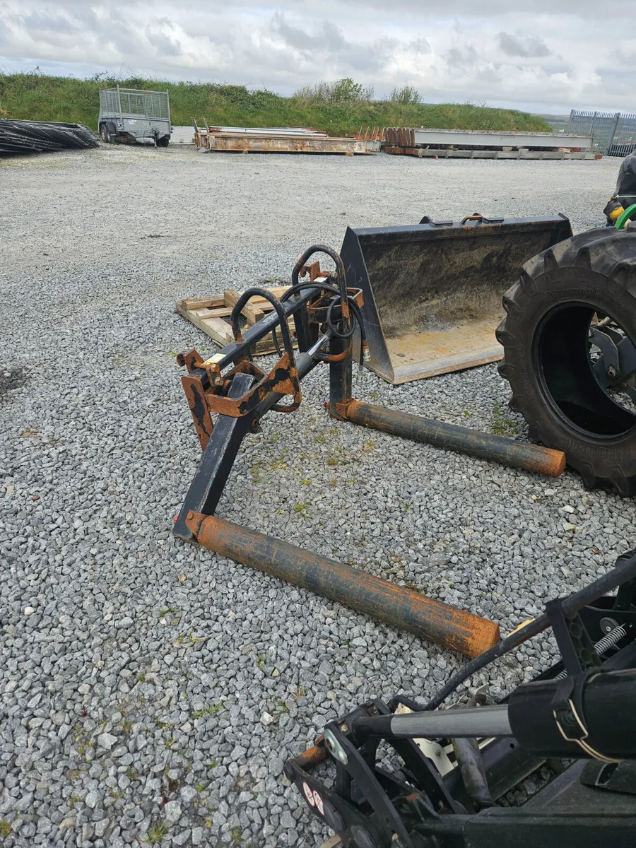 Hydraulic bale handler - Image 2