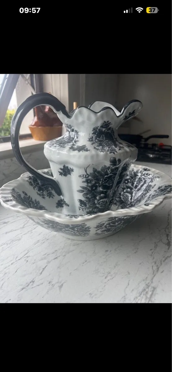 Vintage Jug and Basin - Image 2