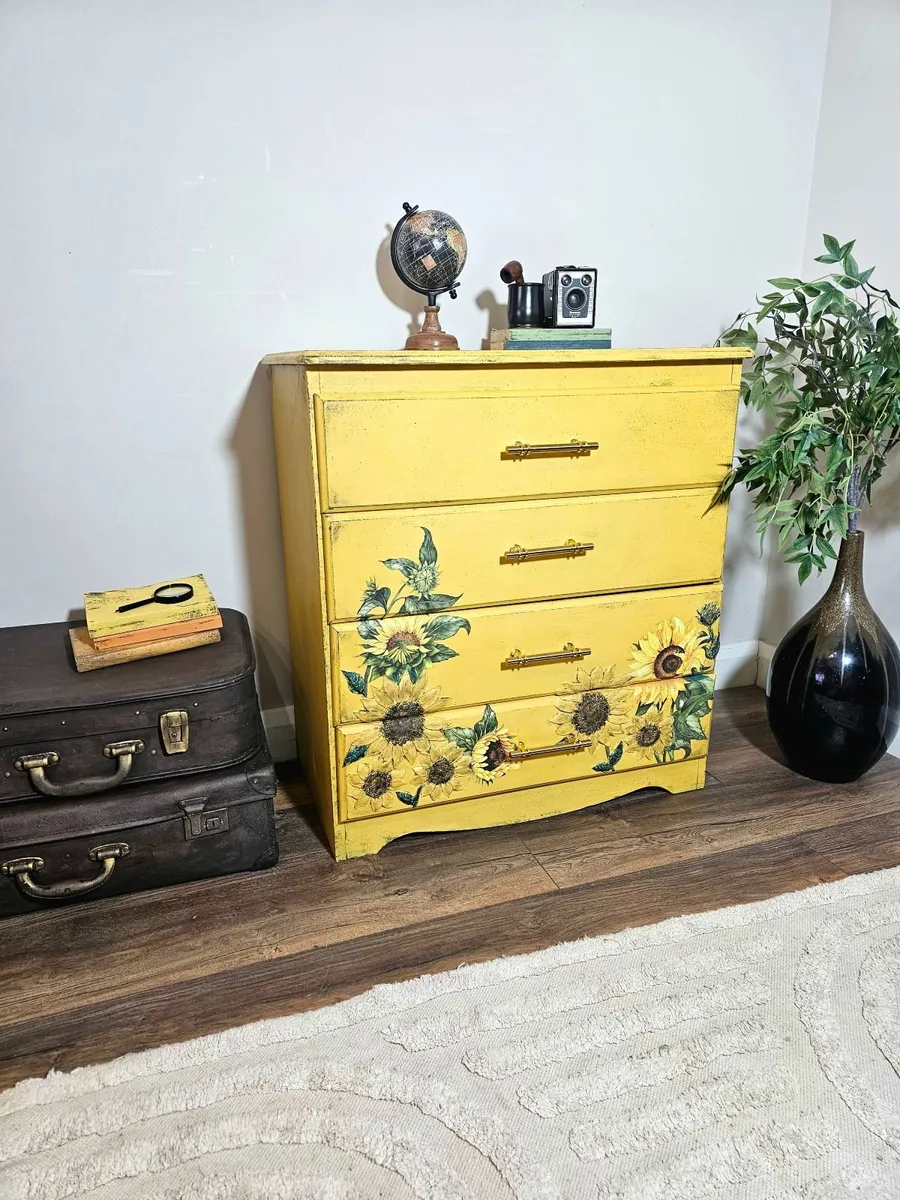 Chest of drawers - Image 1