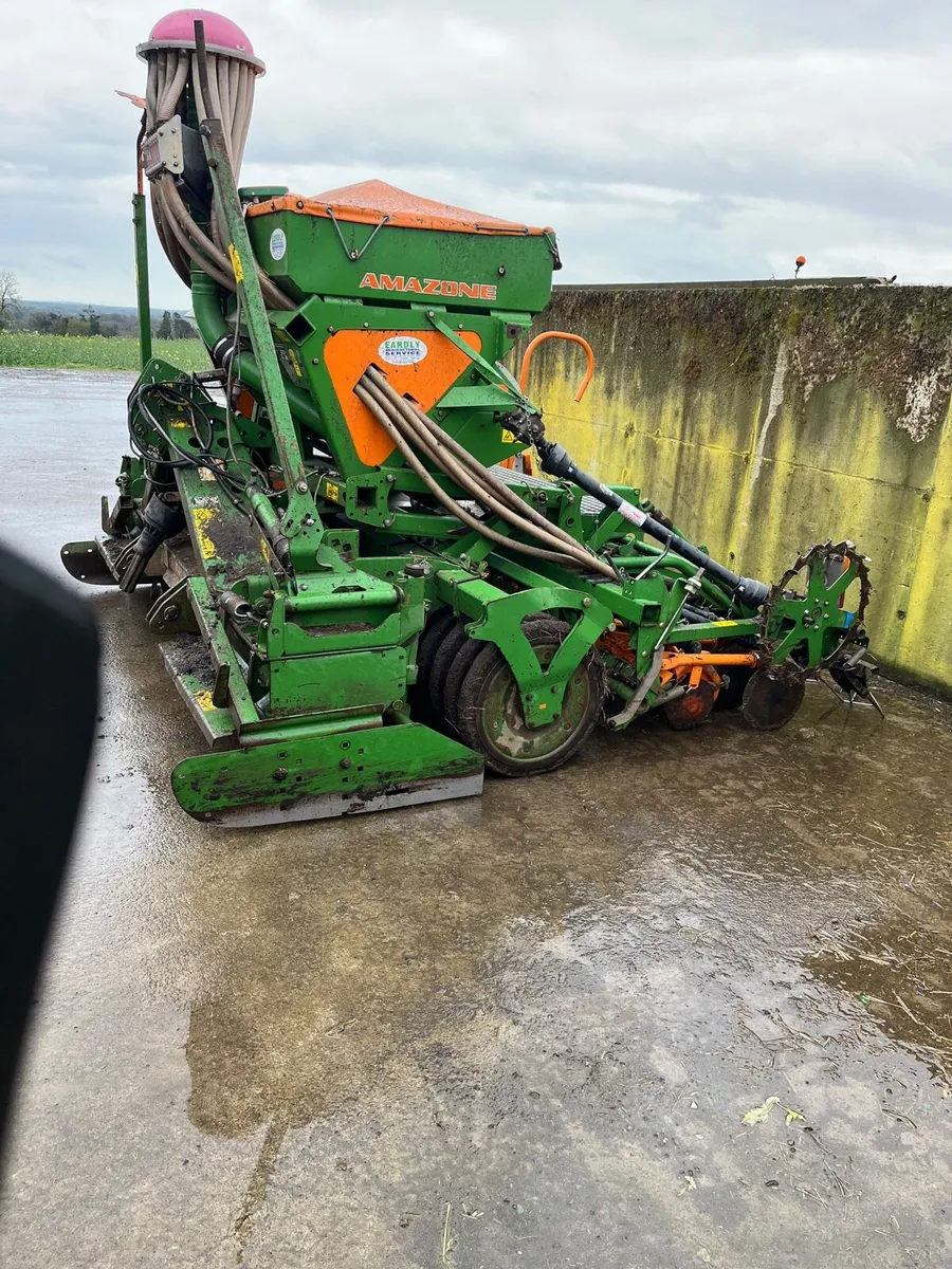 Seed drill - Image 1