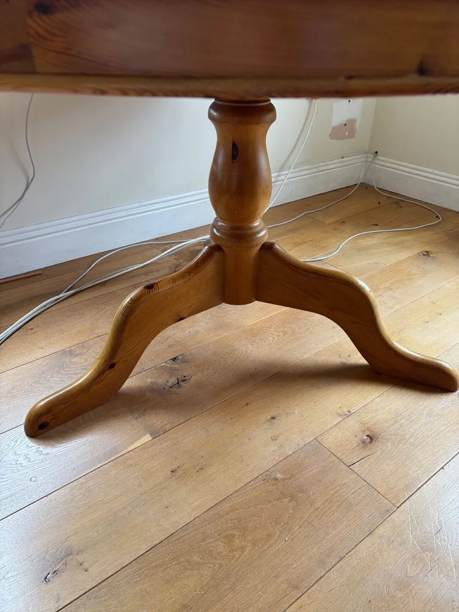 54" Round Dining table - Heavy Pine plus 4 Chairs - Image 2