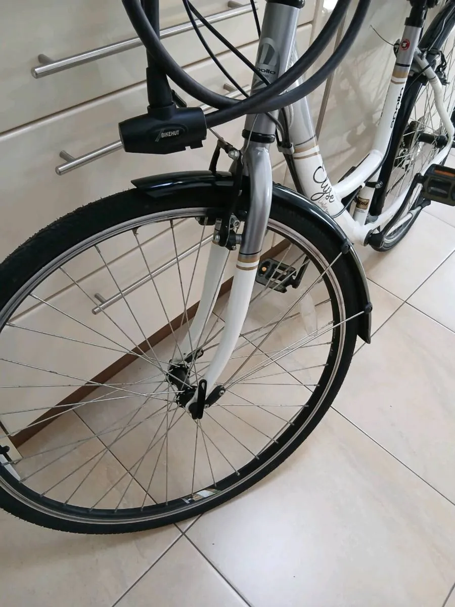 LADIES BIKE 28 INCH WHEELS NEW - Image 3