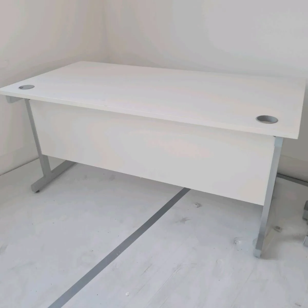 White office desks - Image 4