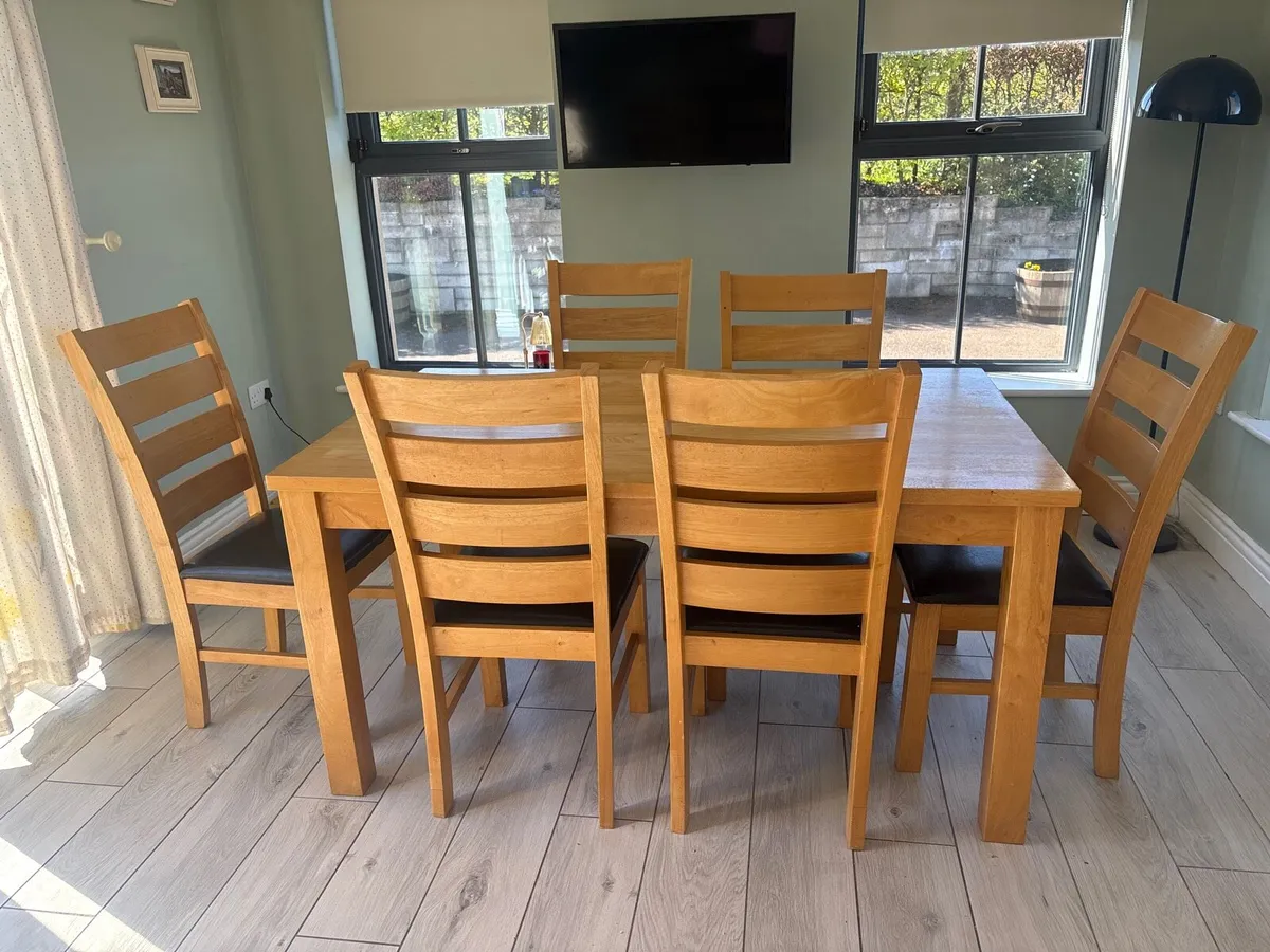 Kitchen table and 6 chairs - Image 1