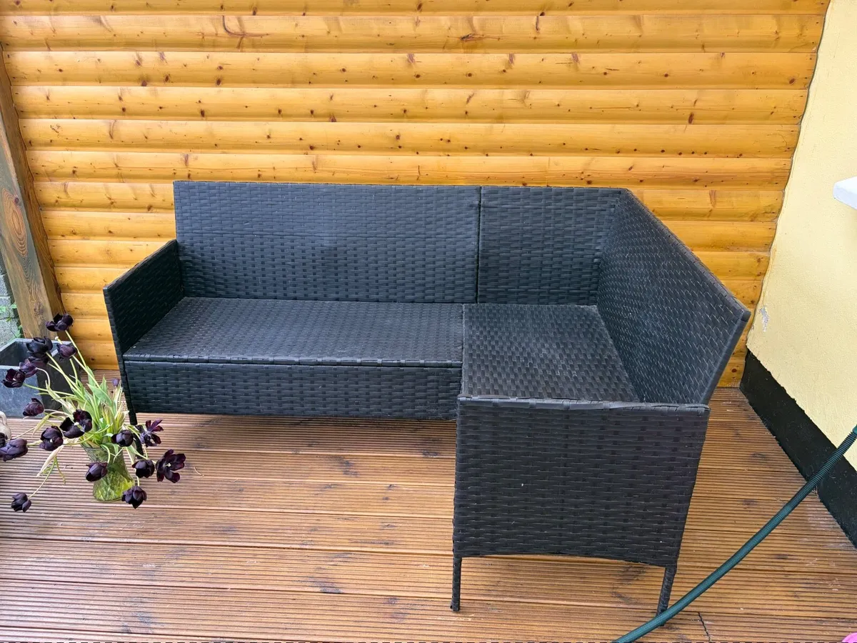 Modern rattan-style corner sofa in very good condi