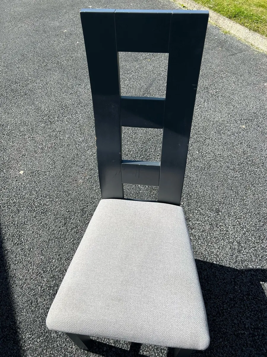 6 Chairs - Image 3