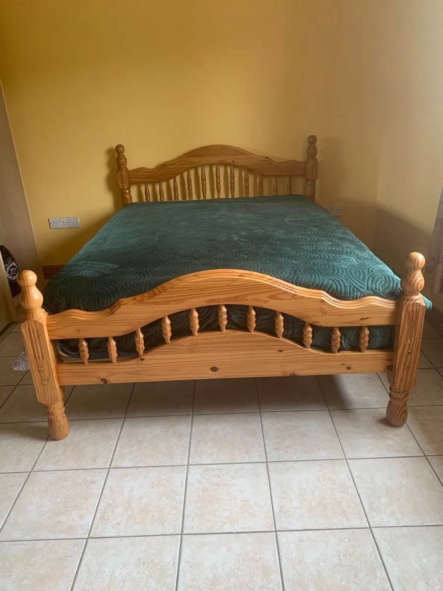 Bed frame - Image 1