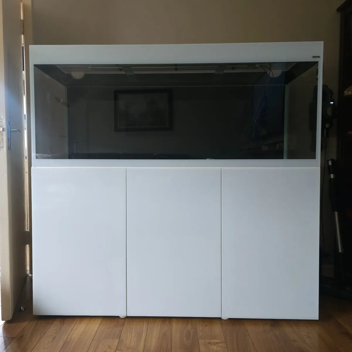 Fish tanks - Image 1