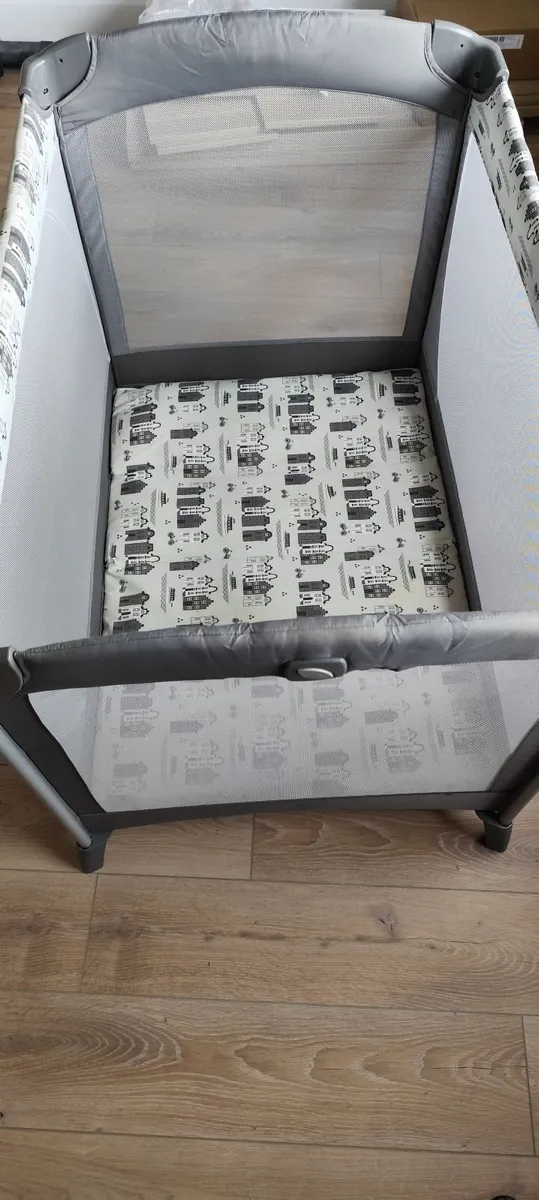 Travel Cot - Image 4