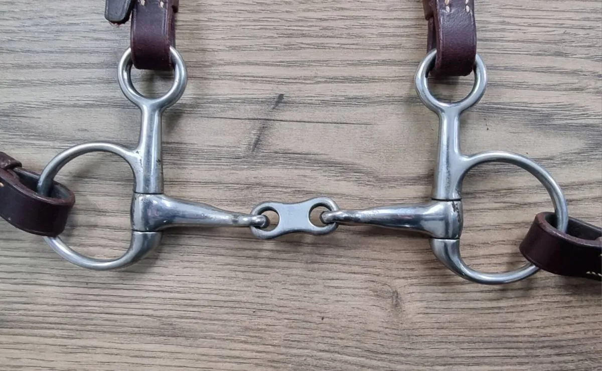 Stübben red bridle white stitching - Image 1