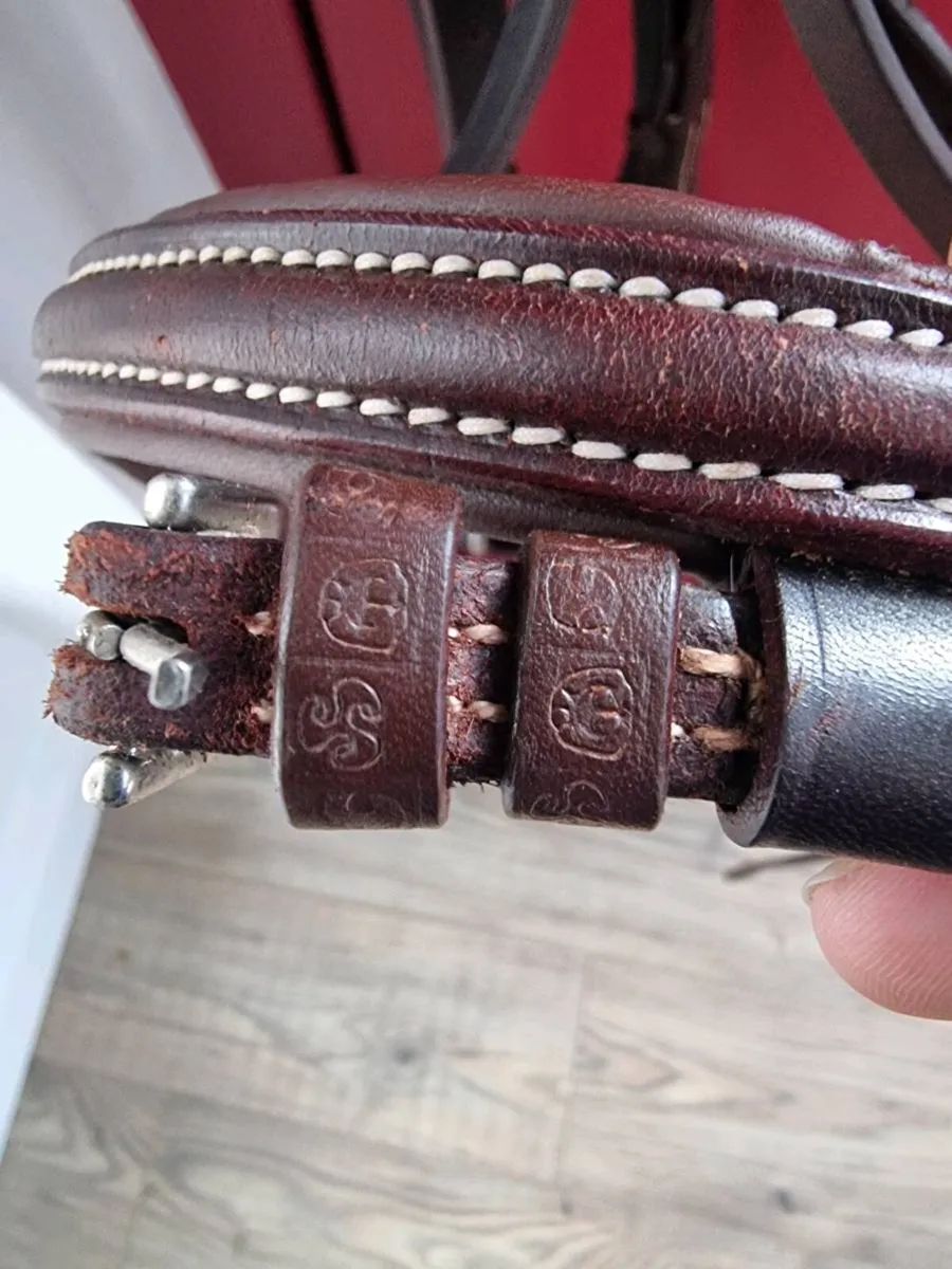 Stübben red bridle white stitching - Image 2