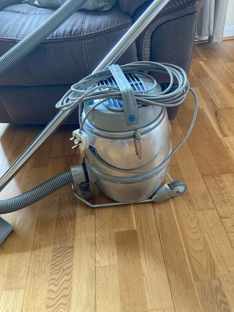 Nilfisk. Vacuum cleaner - Image 2