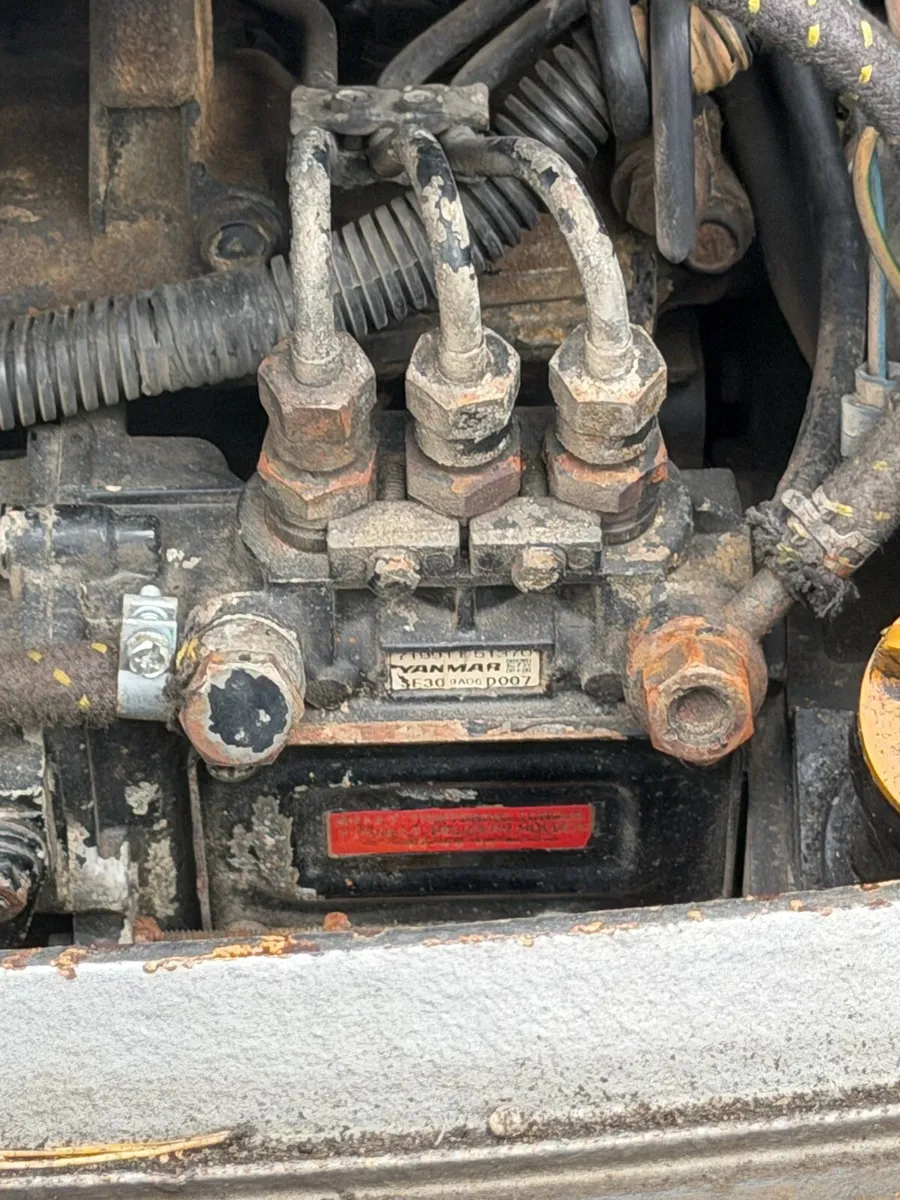 2.5 tone digger yanmar engine - Image 2
