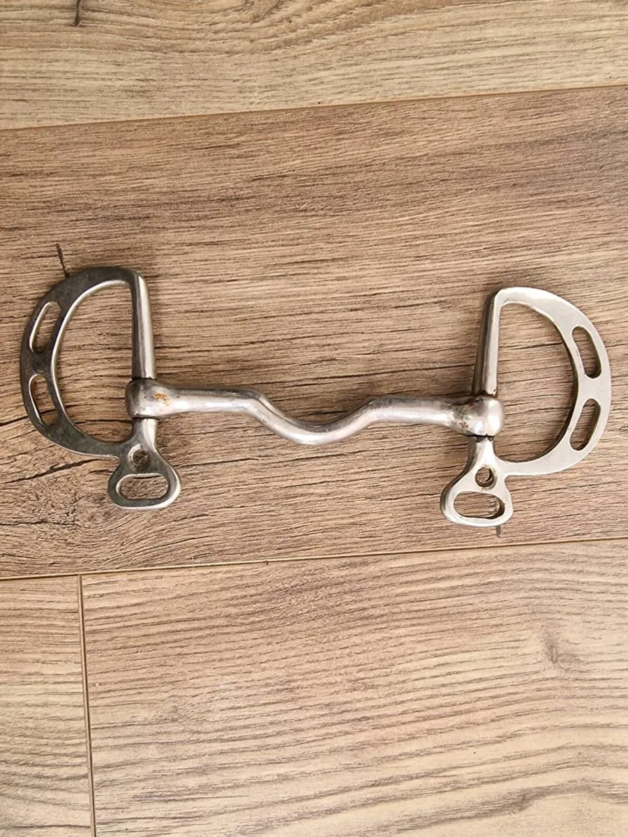 Assortment of horse and rider gear - Image 4