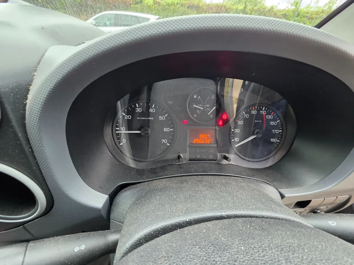 Peugeot partner 2017 1.6L - Image 2