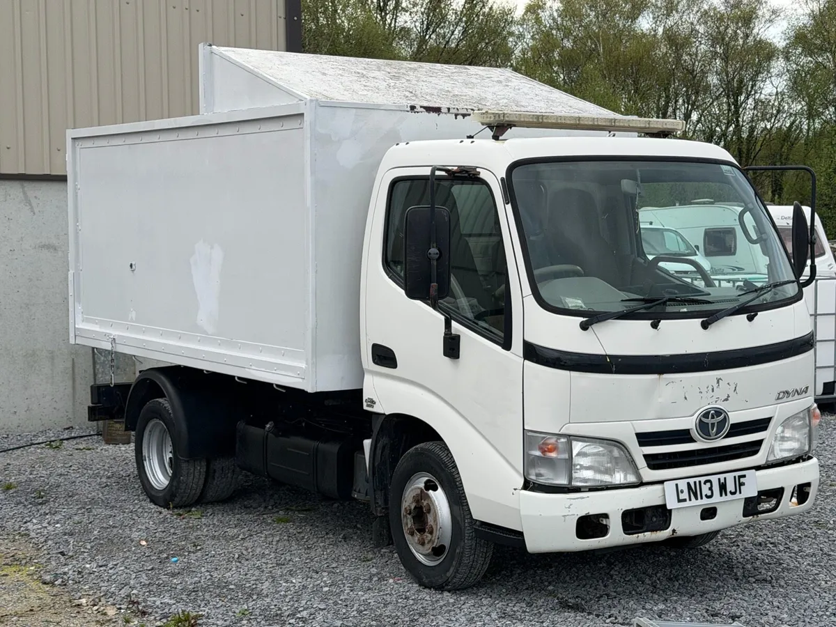 2013 tipper Toyota Dyna - Image 2
