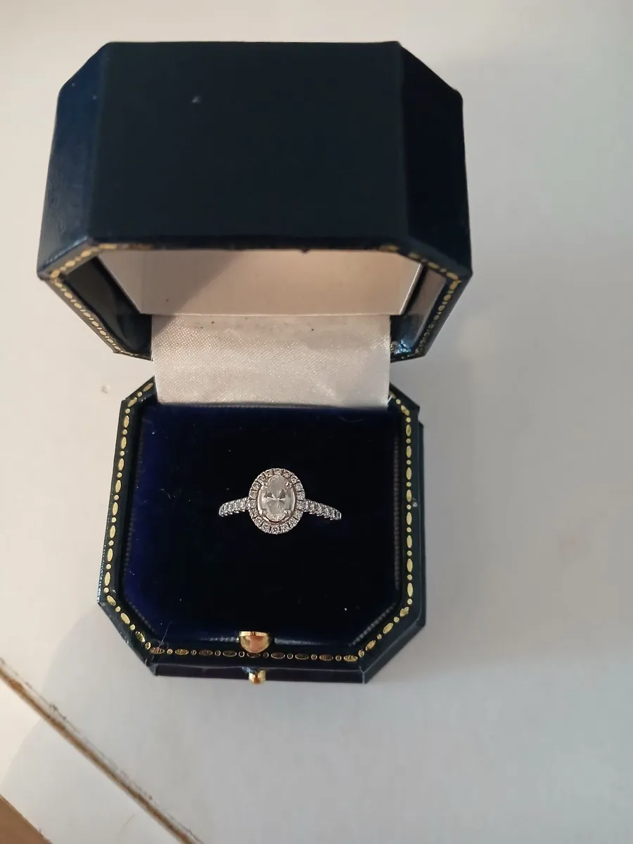 Engagement ring - Image 1