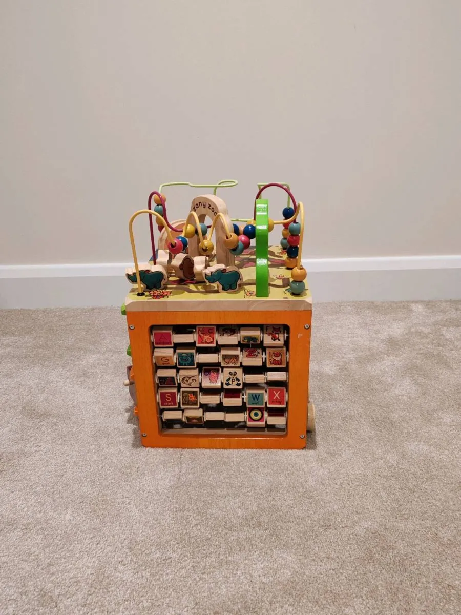 Activity cube - Image 1