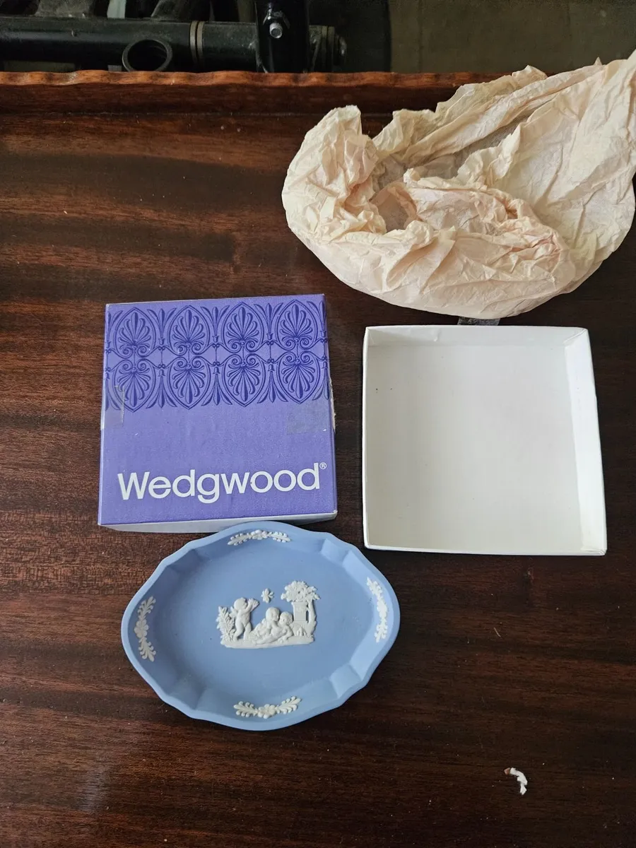 Vintage Wedgewood Jasperware Cherubs Dish - Image 1