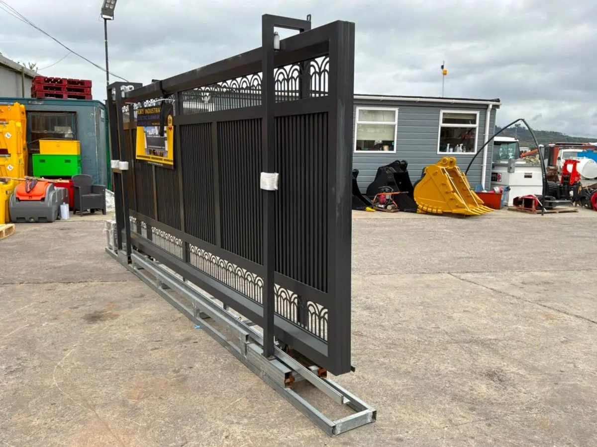 16ft REMOTE CONTROL SLIDING GATE........2740d. - Image 4