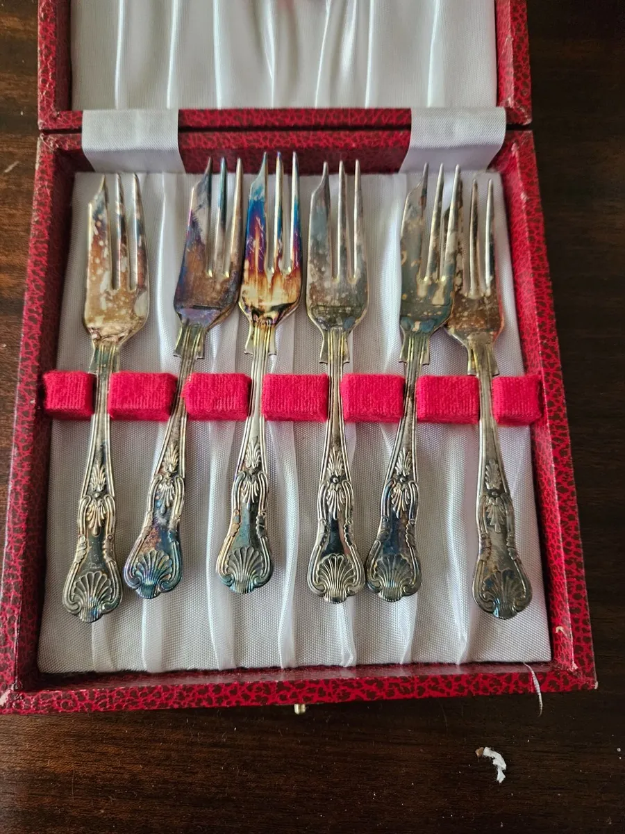 Vintage Antique Sheffield Cake Forks - Image 3