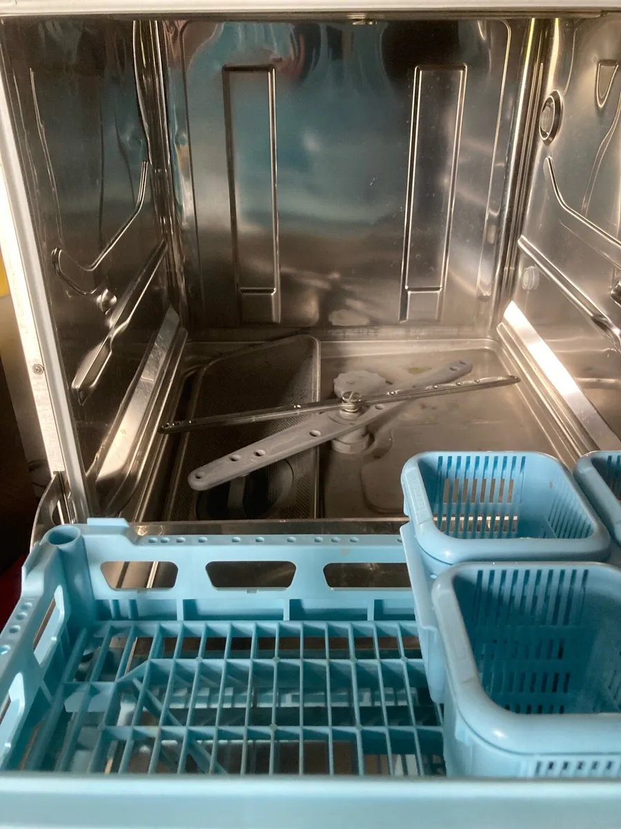 Hobart eco max plus dishwasher - Image 2