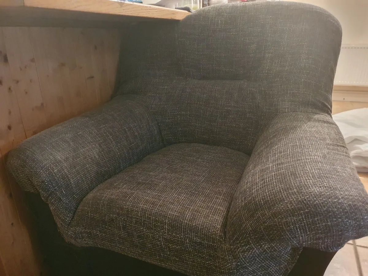 Three Piece Suite - Image 1