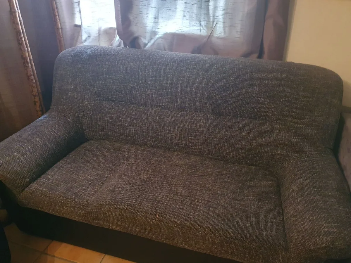 Three Piece Suite - Image 2