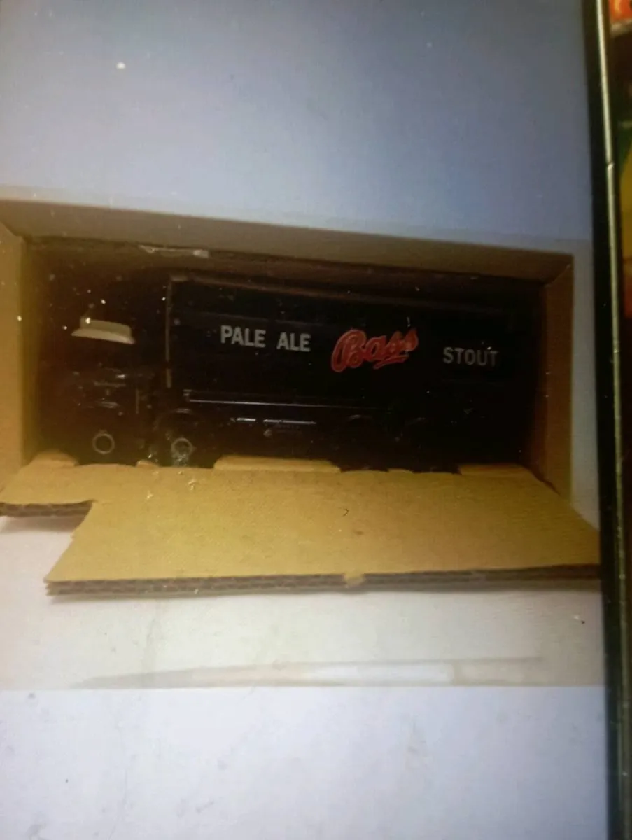 VINTAGE CLASSIC CORGI ERF DIE-CAST MODEL TARKER. - Image 2