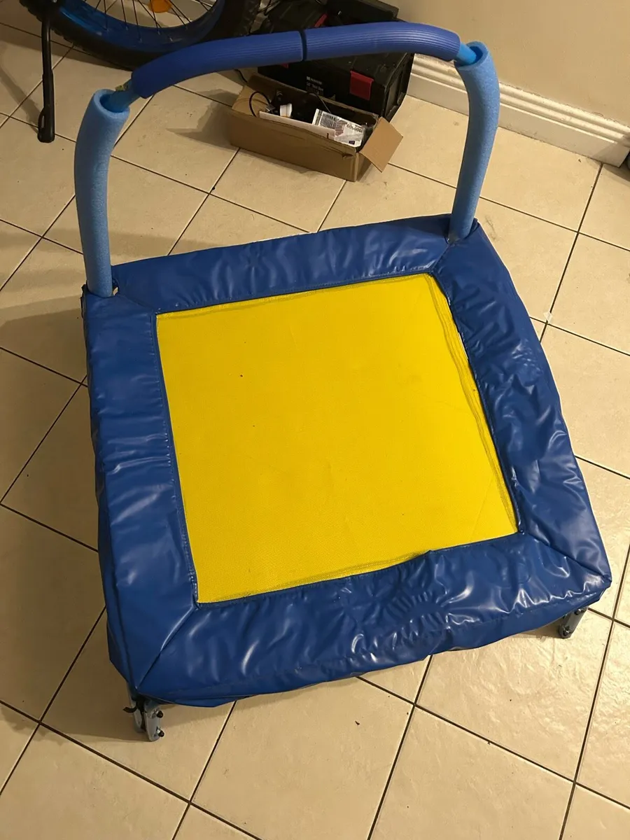 Kids trampoline - Image 1
