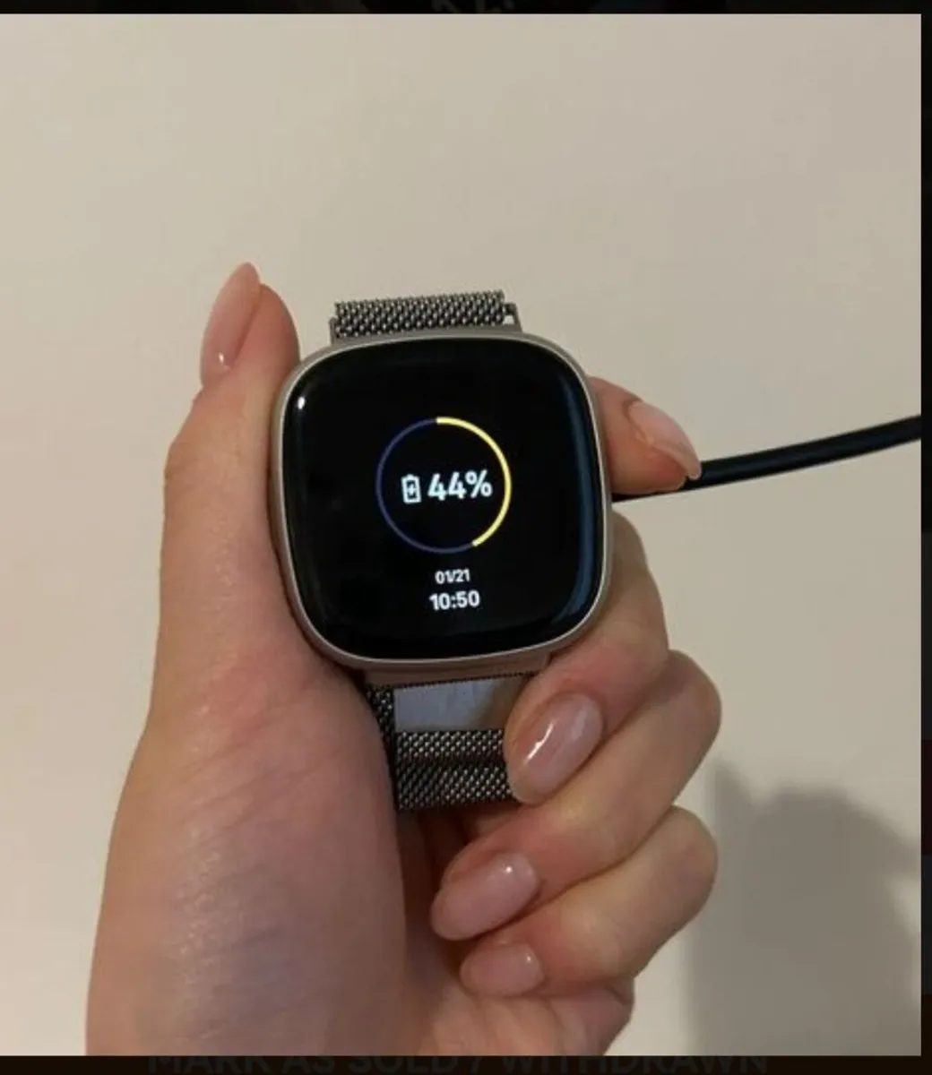Fitbit Versa 4 - Image 3