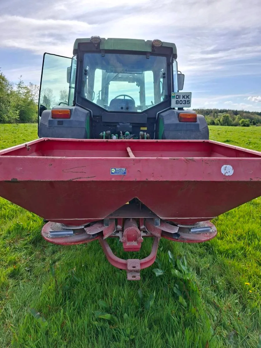 RAUCH FERTILIZER SPREADER - Image 1
