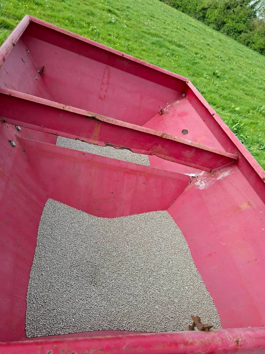 RAUCH FERTILIZER SPREADER - Image 3