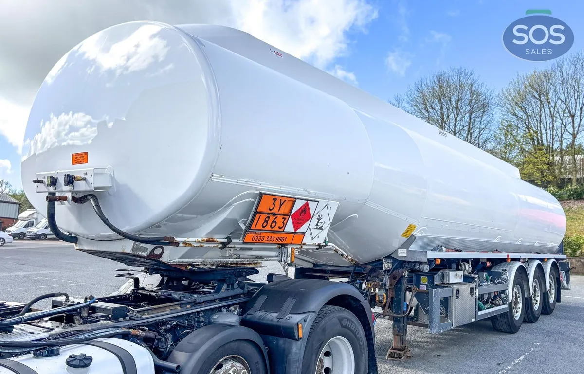 2016 Cobo Hnos 41000L 1 Comp Aviation Trailers - Image 1