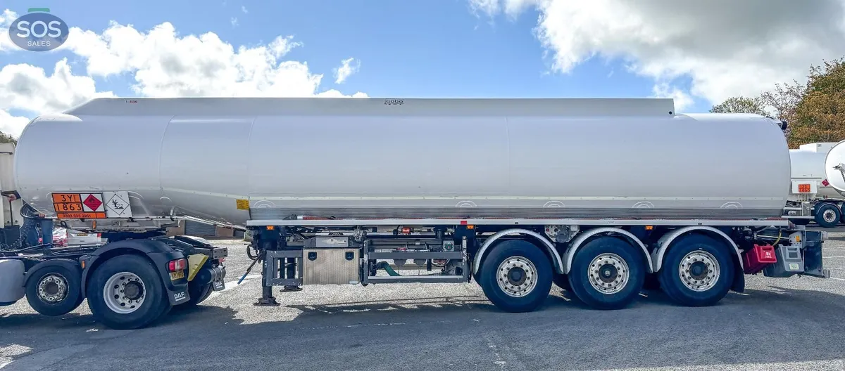 2016 Cobo Hnos 41000L 1 Comp Aviation Trailers - Image 3