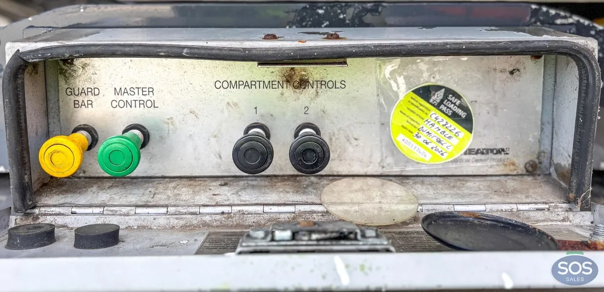 2016 Cobo Hnos 41000L 1 Comp Aviation Trailers - Image 2