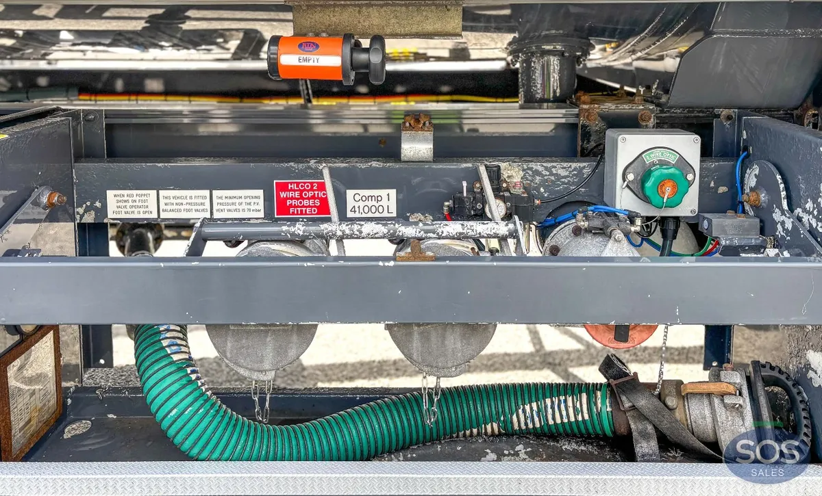 2016 Cobo Hnos 41000L 1 Comp Aviation Trailers - Image 4