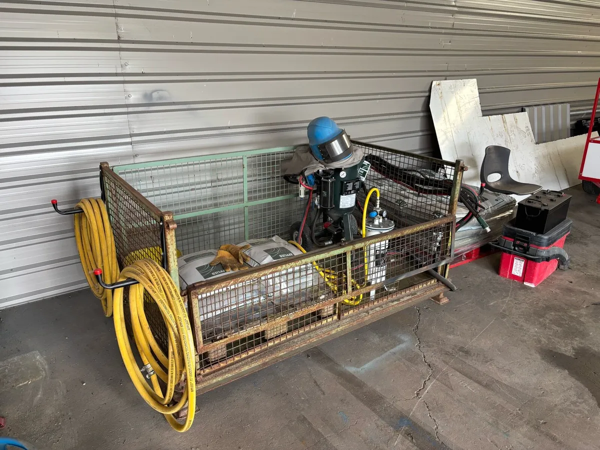 Sand blaster - Image 1
