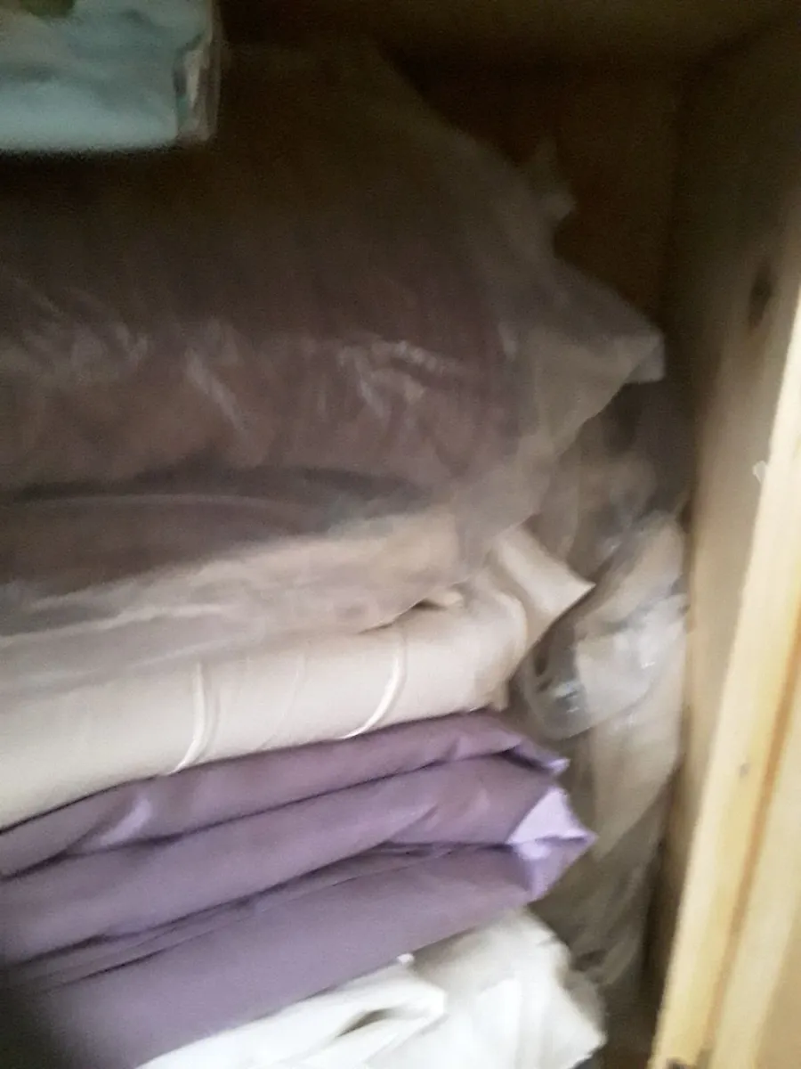 Large solid wooden unit with plenty of storage - Image 4